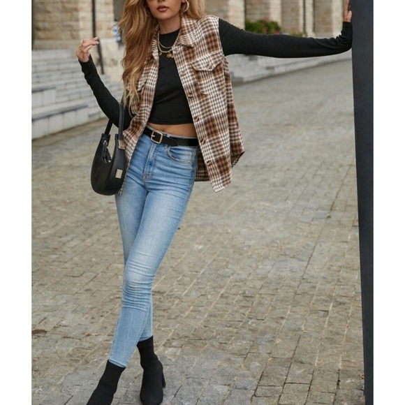 Sleeveless Plaid Button Overcoat Vest - Picture 4 of 13